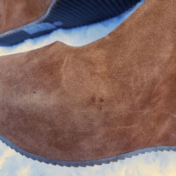 Aldo size 10 faux suede wedge heel - Picture 3 of 16